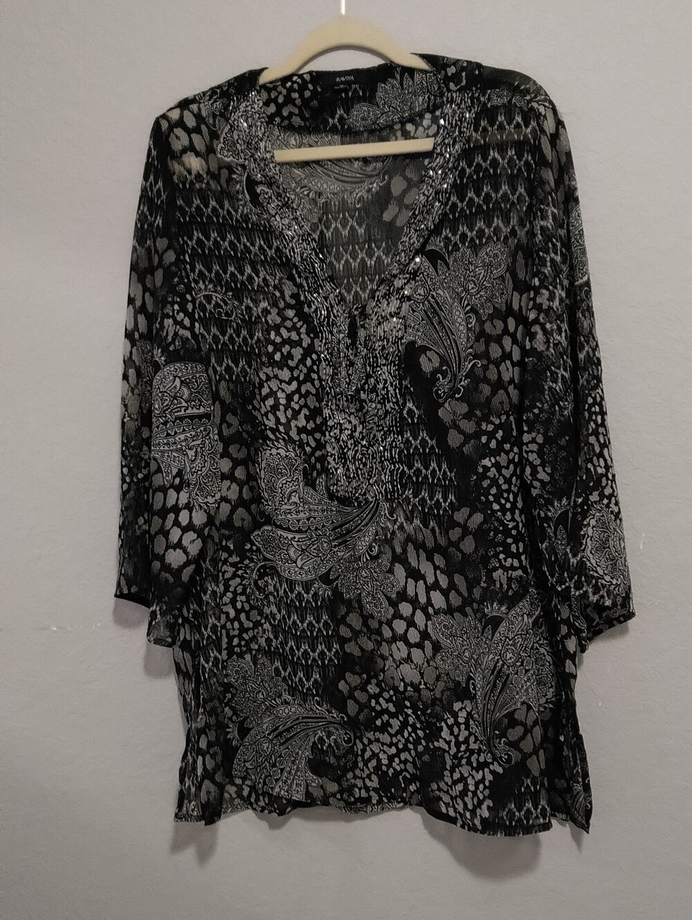 Raviya Black and Gray Paisley Sheer Long-Sleeve Tunic Dress